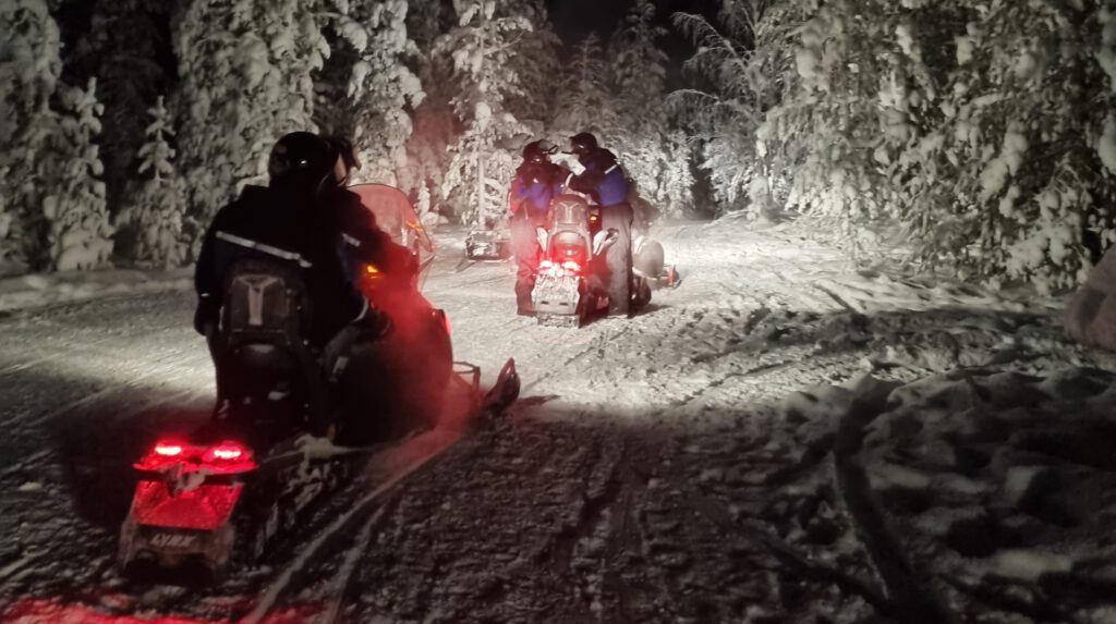 Sneeuwscooter Fins Lapland Äkäslompolo